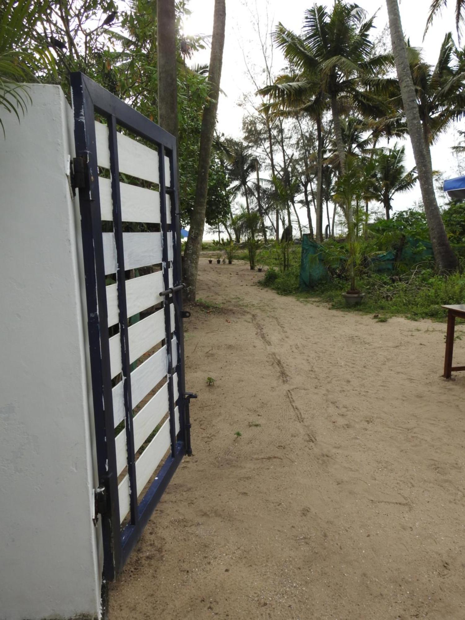 Shoreline Marari Beach Villa At Golden Beach Mararikulam Alappuzha Exterior photo